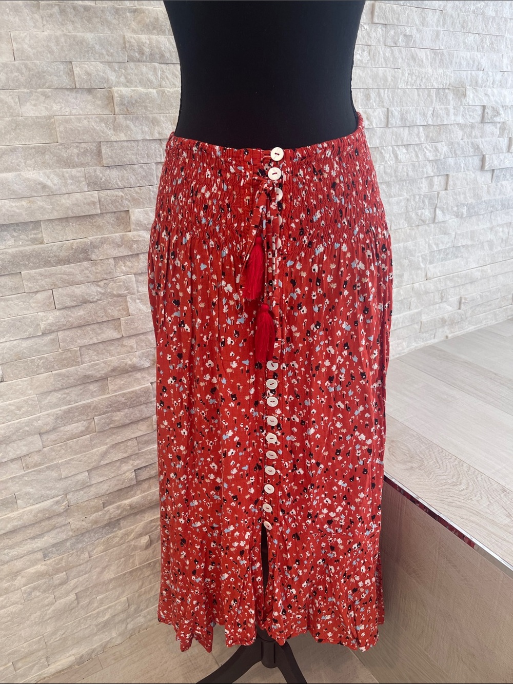 Tiare Hawaii Red Floral Button-Front Smocked Waist Midi Skirt